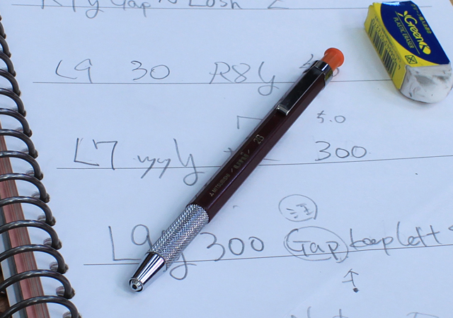 鉛筆の柔らかい筆感が好きなので、製図用のシャープペンシルをずっと使っています。