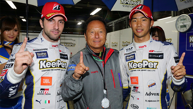 PPを獲得を喜ぶKeePer TOM'S RC F 37号車、アンドレア・カルダレッリと平川亮、関谷正徳