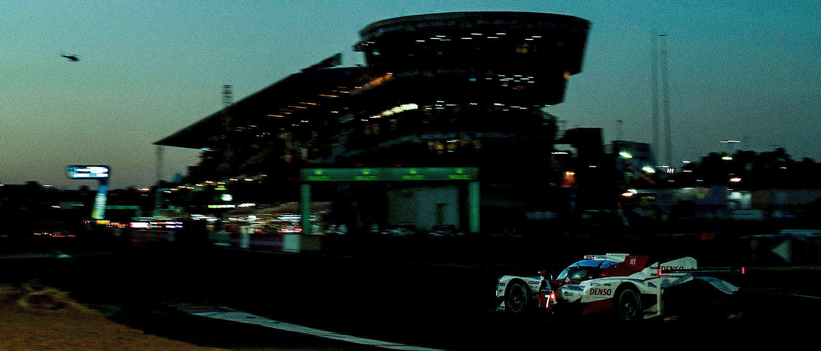 TS050 HYBRID #7 in night session