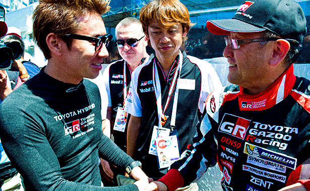 Kamui shaking hands with President Toyoda