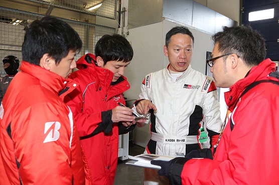 C-HR Chief Engineer, Hiroyuki Koba, informs his engineers of the test results
