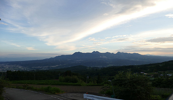 渋川市は上毛三山のひとつ榛名山のすそ野に位置する。伊香保温泉はこの山の中腹にある。