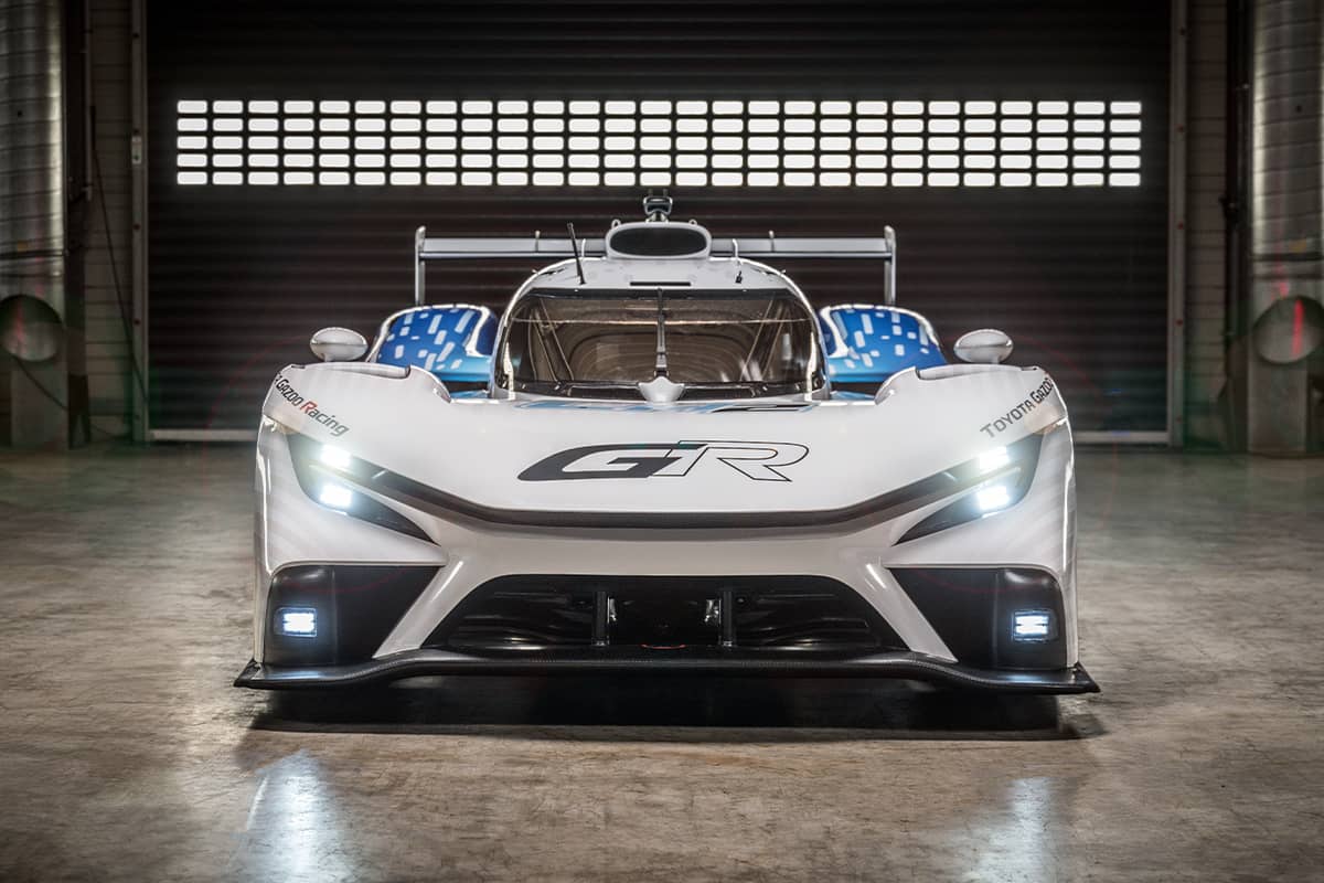 GR010 HYBRID #7 running on the Circuit de la Sarthe