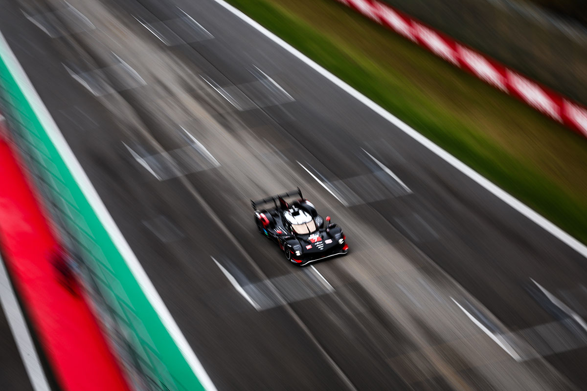 GR010 HYBRID #7 running in free practice