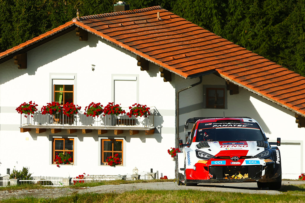 Car 33 (Elfyn Evans, Scott Martin)