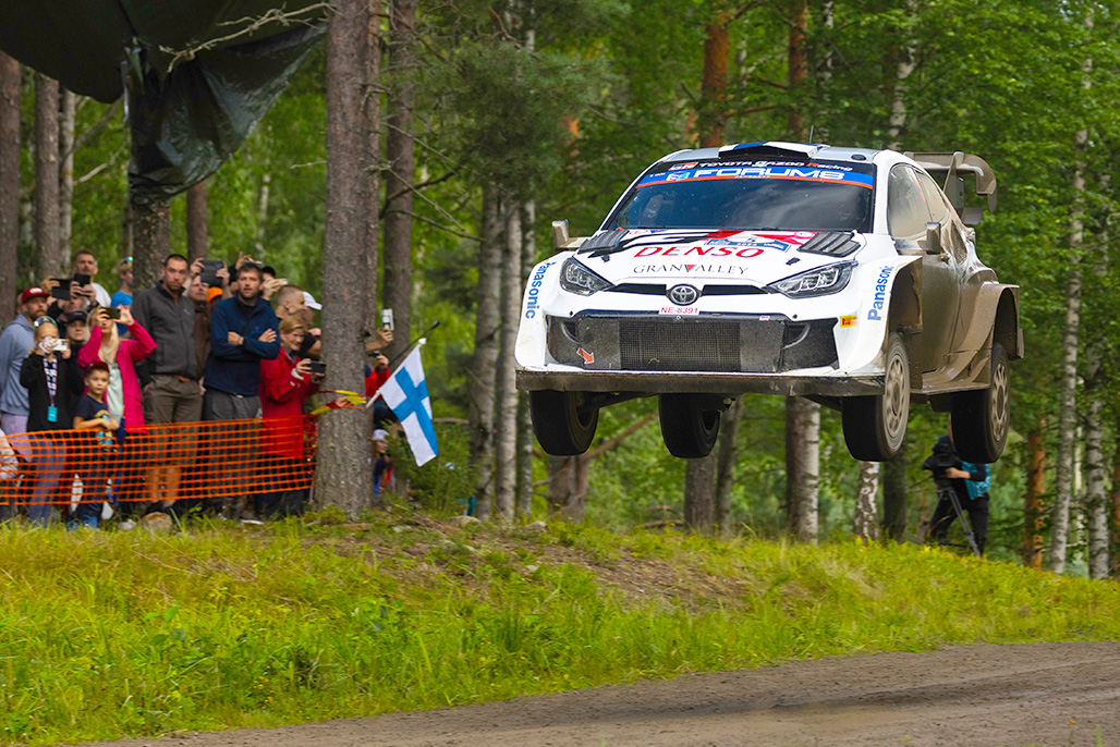 Car 5 (Sami Pajari, Enni Mälkönen)