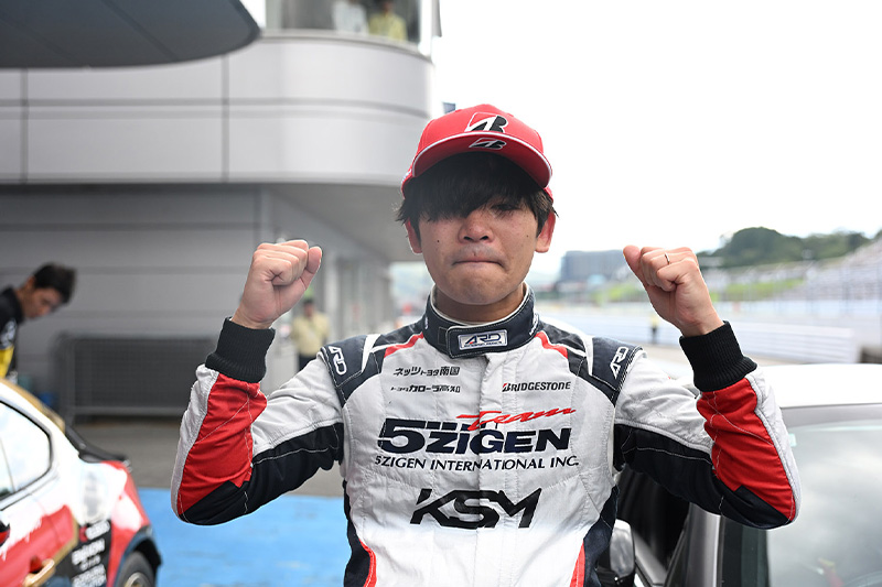 2番手からスタートした#293岡本大地選手が今シーズンの初優勝を飾る