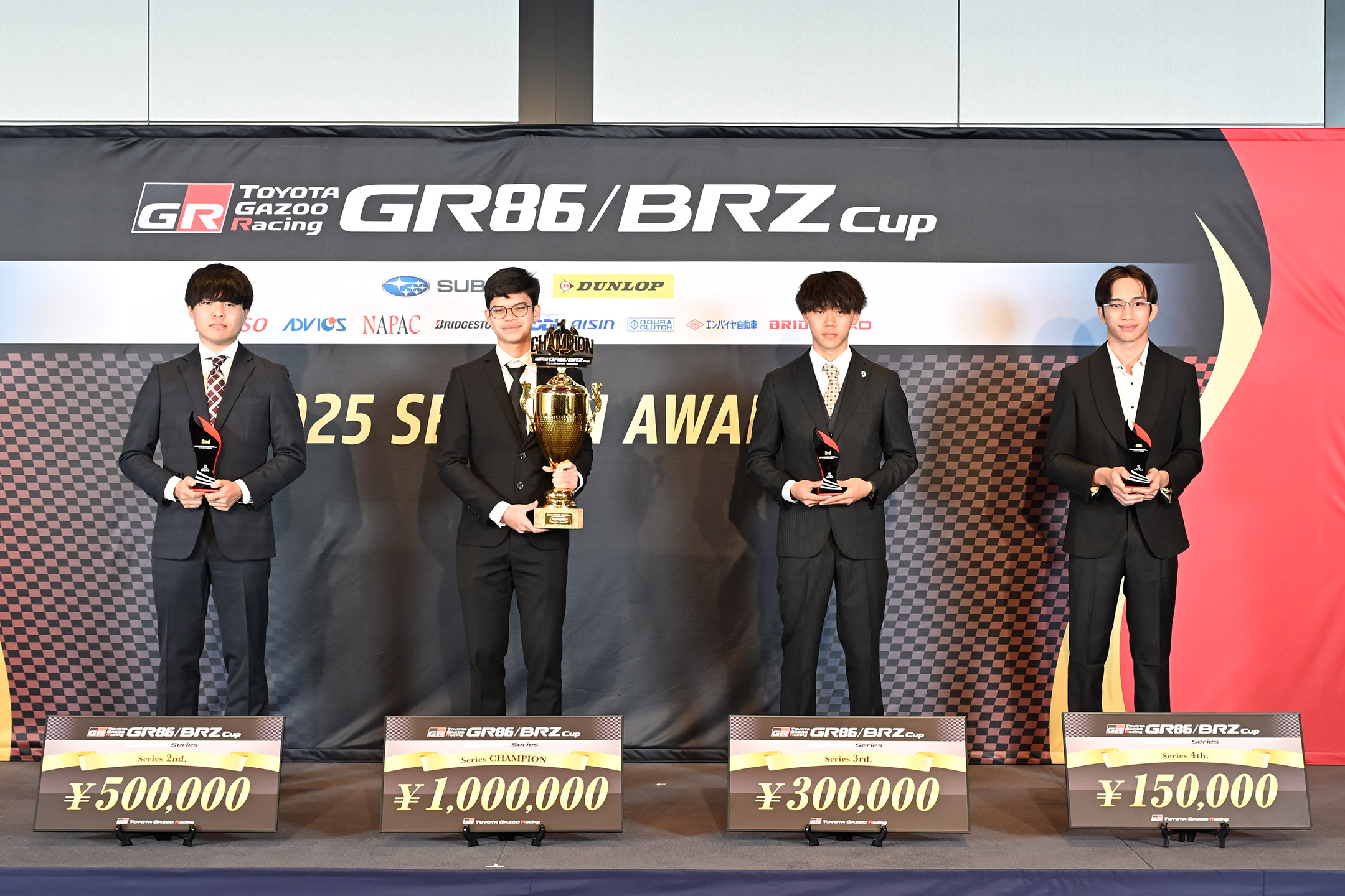 左から　箕輪選手 ナキブ選手 竹村選手 ハリス選手