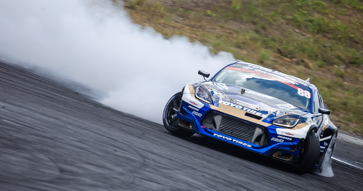 354LAP「ドリフトの芸術性」 | 木下隆之コラム クルマ・スキ・トモニ