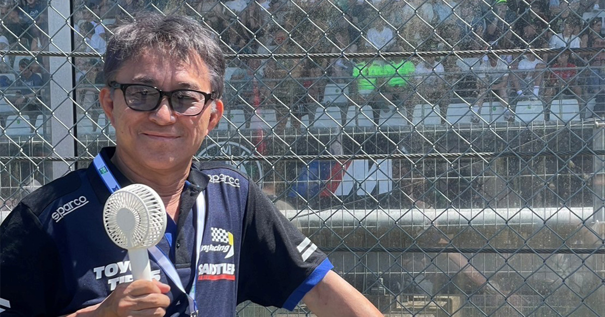 393LAP 「灼熱のグラウンドとコックピットで──スポーツに訪れた“熱き