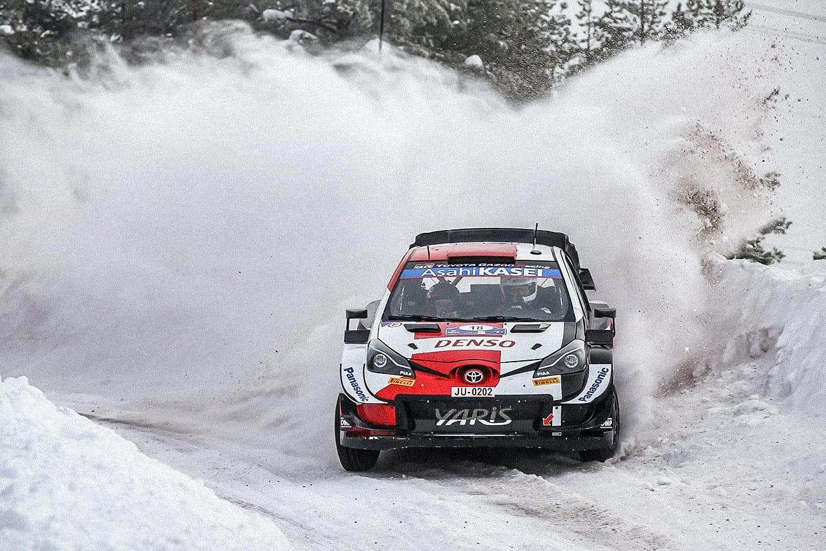 アークティック・ラリー・フィンランドで雪の中を走行するヤリス WRC