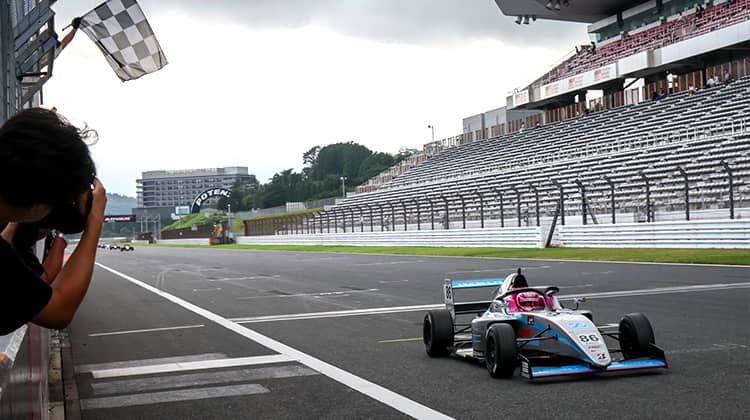 雨に翻弄されたKYOJO Sprintは下野璃央が制し、今季3度目の勝利を掴む