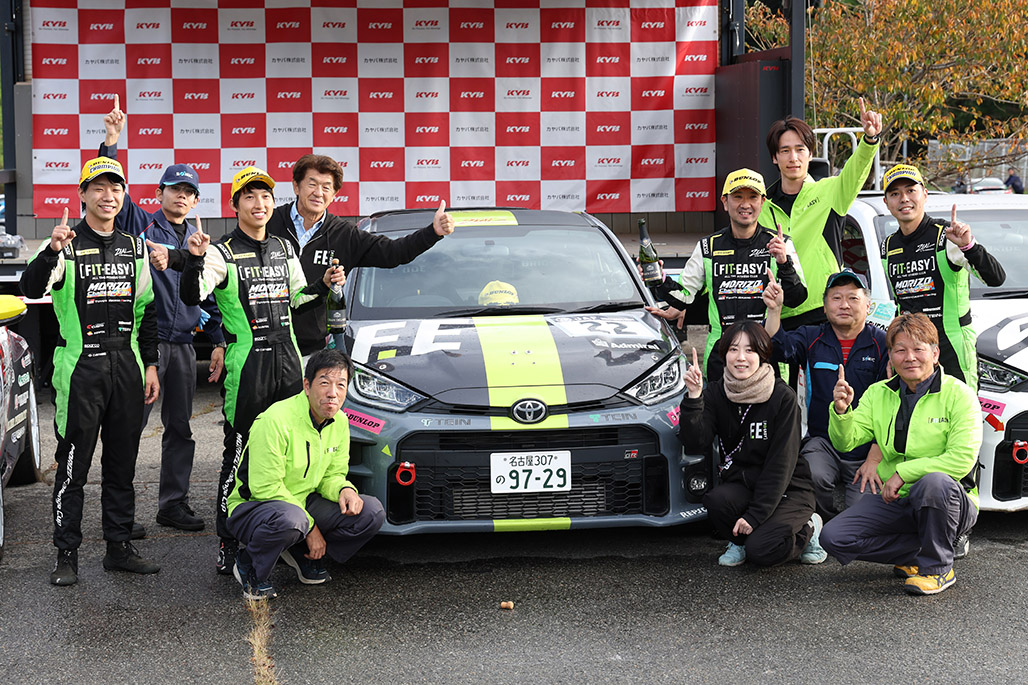 MCC参戦2年目で待望の初勝利を手にした最上選手/小藤選手とFIT-EASY Racing