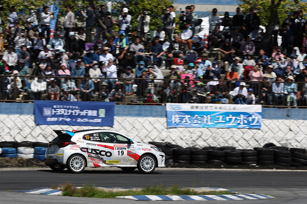 大勢の観客が集まった名阪スポーツランドは 奥井選手/藤田選手が2度とも制する強さを発揮
