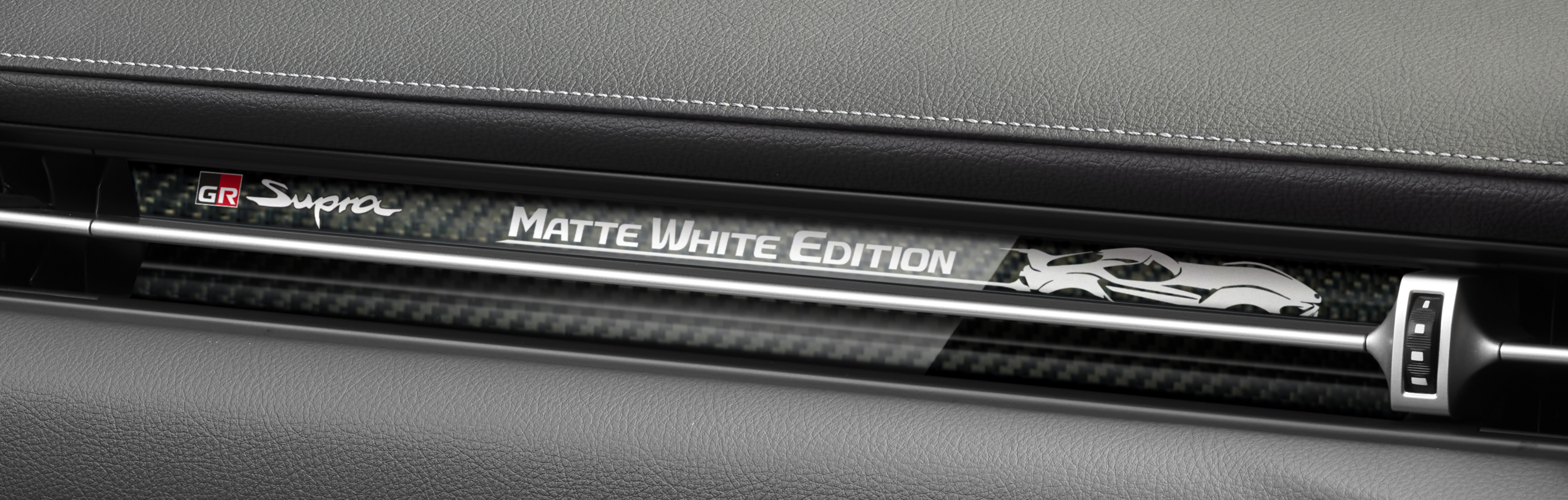 スープラ、マットホワイトカラーの50台限定モデルを設定 | 2022年 