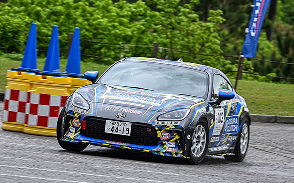 2026シーズンも全国で一番早い春を迎える3月の沖縄からスタート。日本列島を巡る全12戦(特別戦を含む)の熱い戦いが、11月の豊田まで展開される。