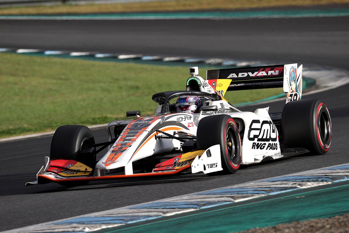 今季2度目の2位表彰台を獲得した阪口 晴南（P.MU/CERUMO・INGING #39）