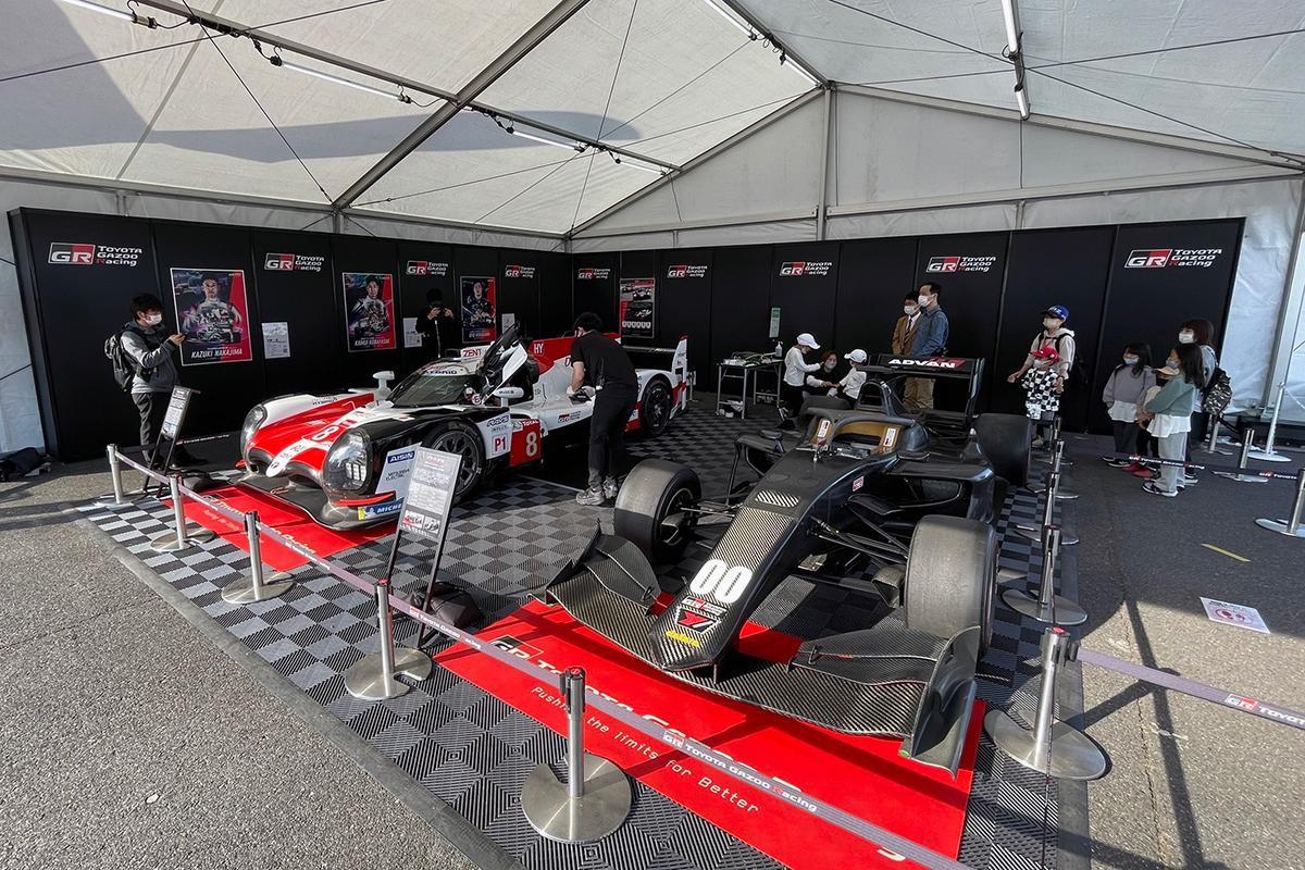 TGRブースにはTS050 HYBRIDとSF19が展示