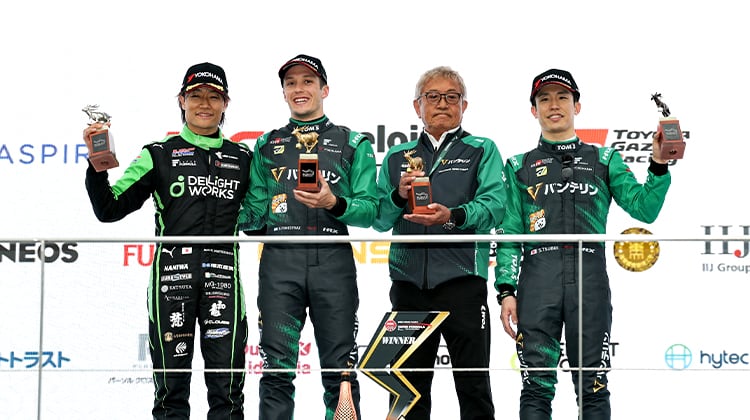 大波乱の第4戦ではフェネストラズが今季初勝利。坪井が3位表彰台 第5戦は福住が激戦を制しチームに初優勝をもたらす