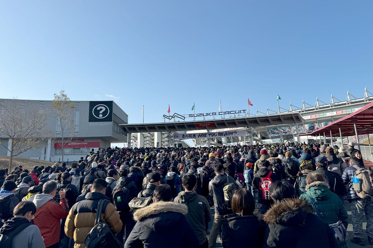 鈴鹿サーキットには朝から多くのモータースポーツファンの皆様が集まった