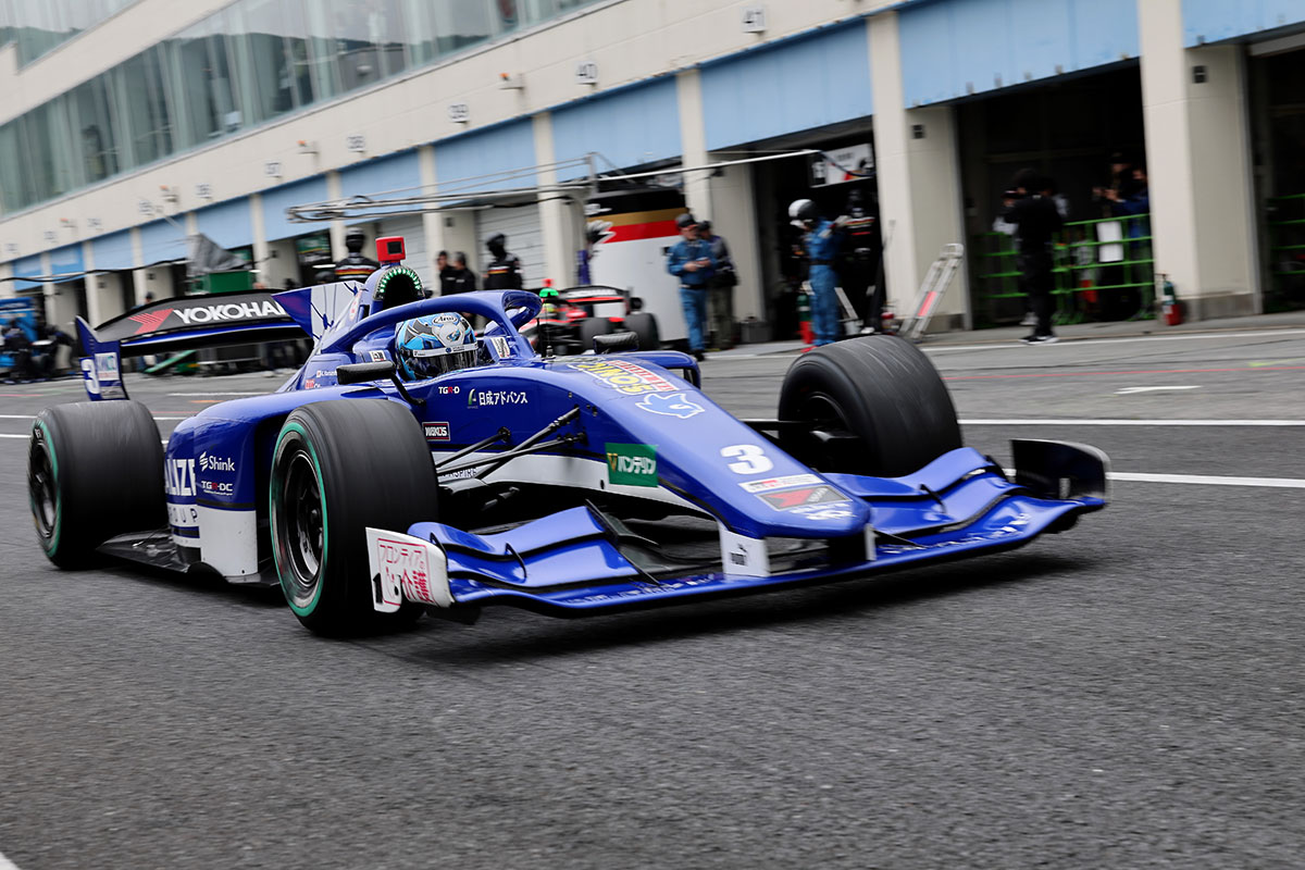ポールとは僅か0.046秒差で2番手を獲得した山下健太（KONDO RACING #3）