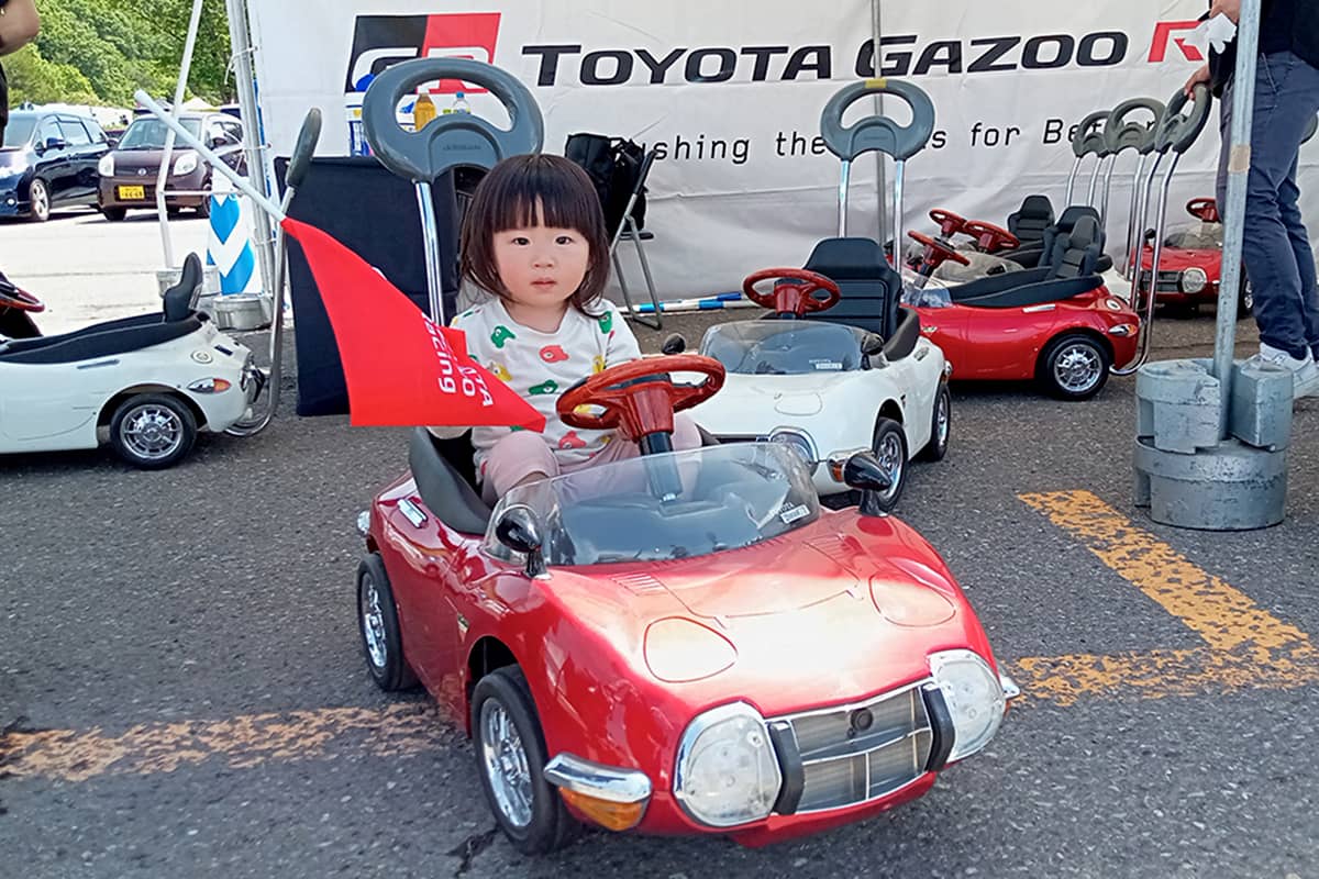 キッズペダルカー