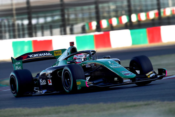 4位でチェッカーを受けた坪井翔（VANTELIN TEAM TOM’S 1号車）