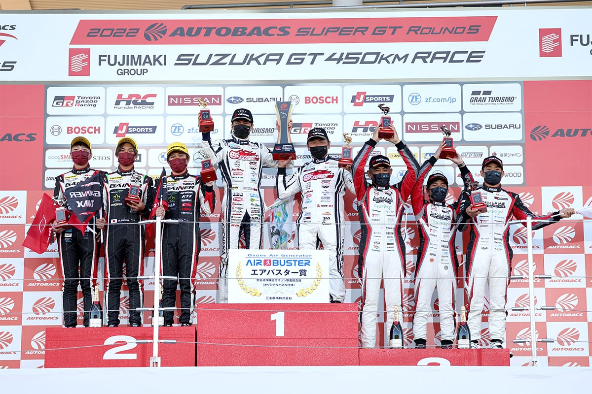 GR86に初表彰台をもたらしたapr GR86 GT 30号車の織戸学/平良響/上村優太(右)