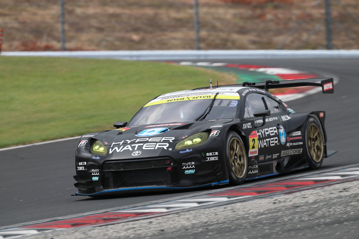 レース2でGT300クラス2位表彰台を獲得した堤優威のHYPER WATER INGING GR86 GT 2号車
