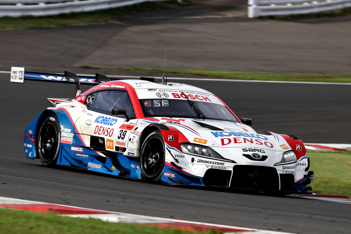 2位表彰台を獲得した関口雄飛／サッシャ・フェネストラズ組 DENSO KOBELCO SARD GR Supra 39号車