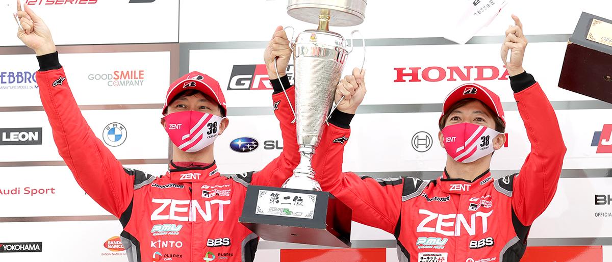 SUPER GT 第6戦 オートポリスで2位表彰台を獲得した石浦 宏明、立川 祐路