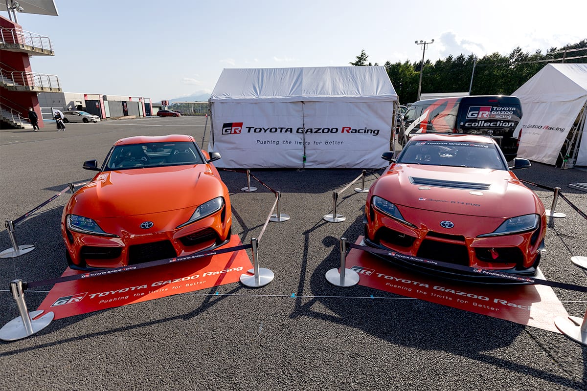 イベント広場のTGRブースには、先日発表されたばかりのGR Supra GT4 EVOと、GR Supra GT4生産100台到達記念特別車両“Plasma Orange 100 Edition”が初めて展示