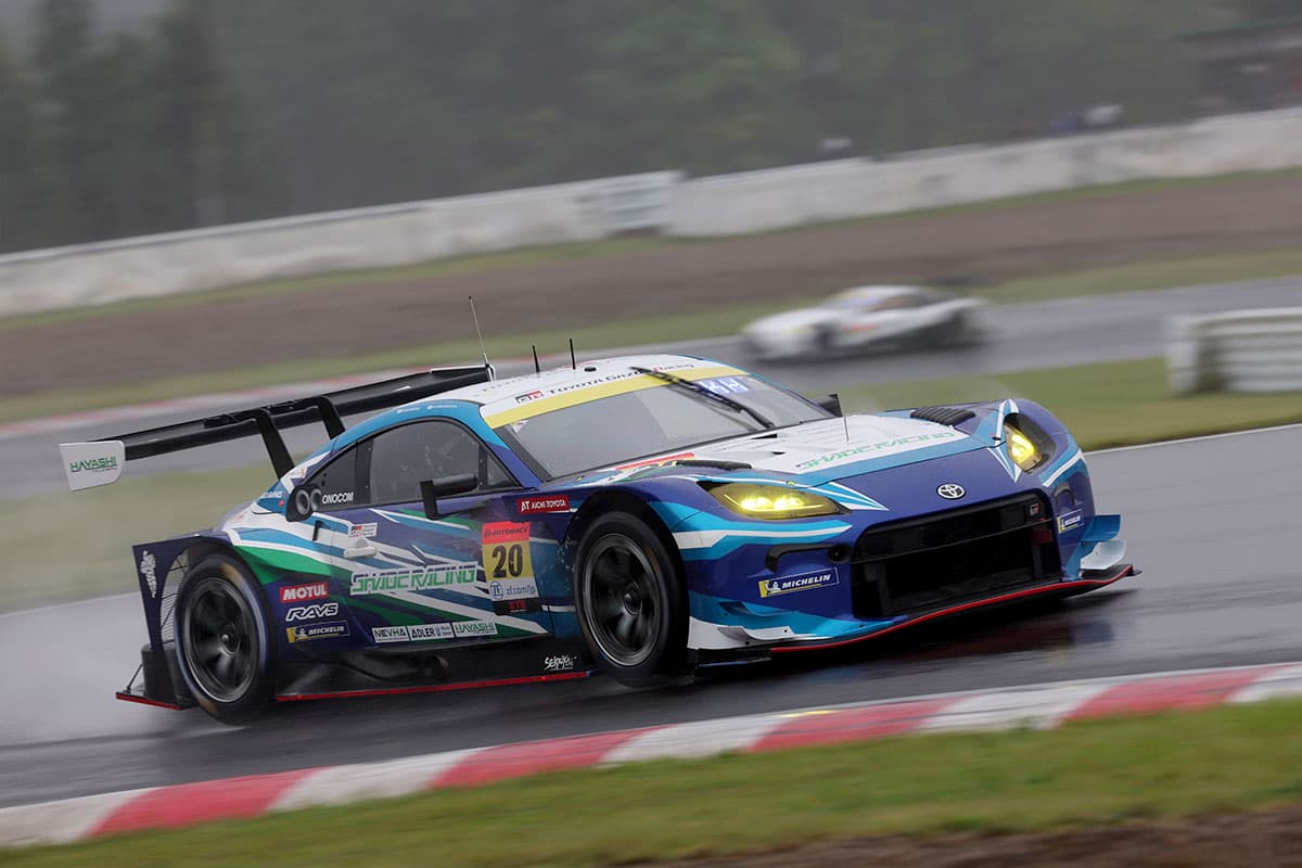 ポールポジションを獲得したシェイドレーシング GR86 GT 20号車（平中 克幸／清水 英志郎）