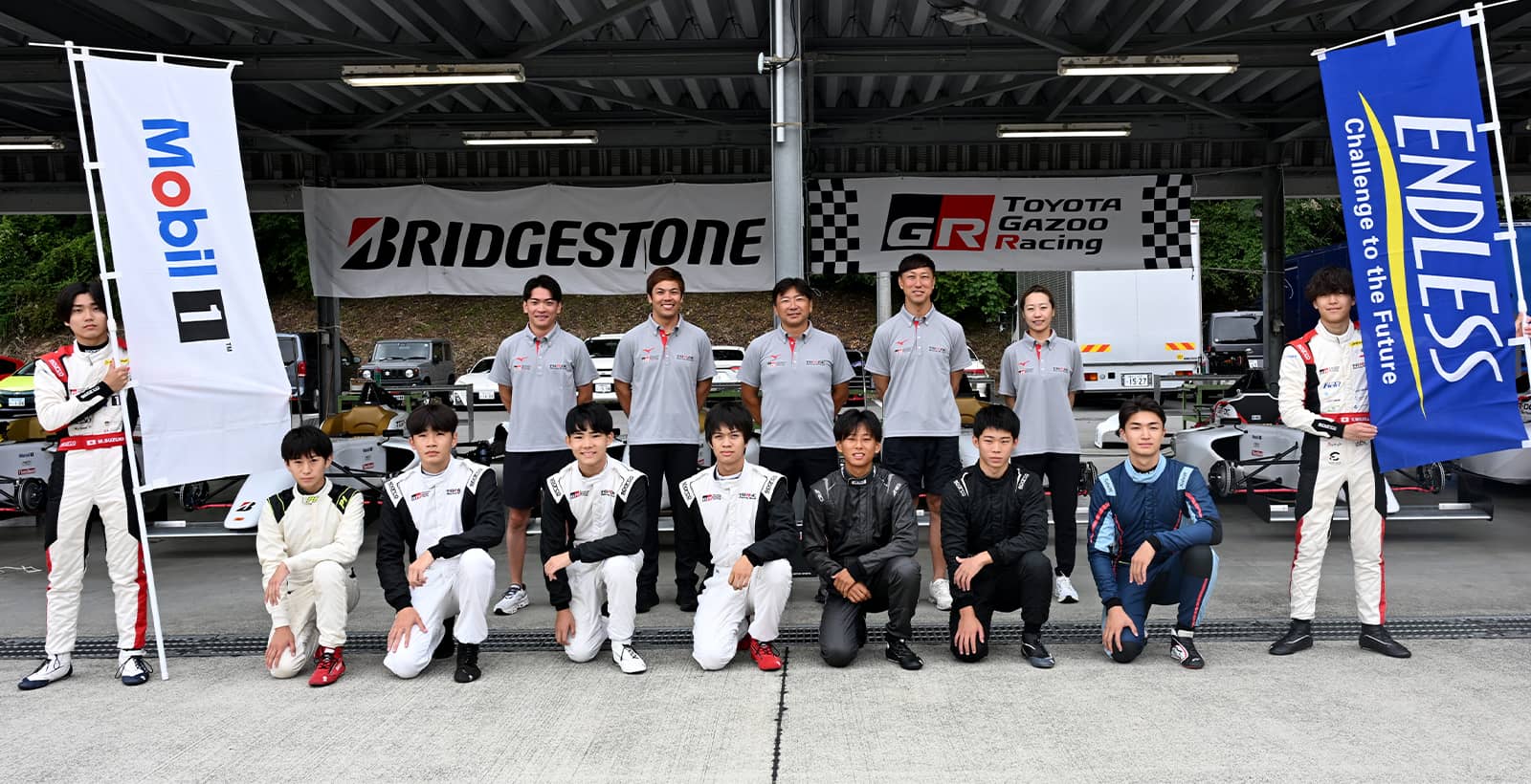 2025 年度 TGR-DC レーシングスクール選考会の参加者と講師