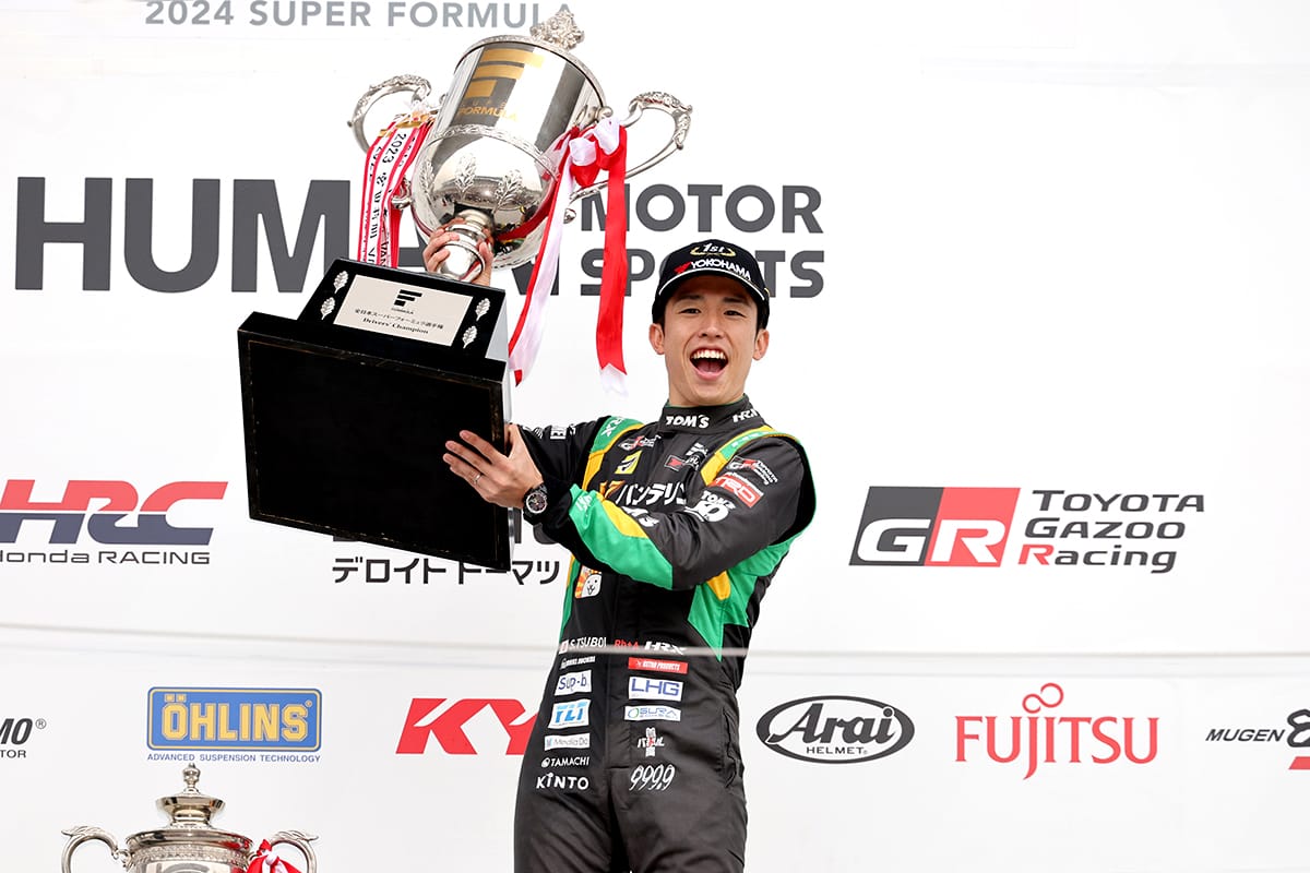 国内最高峰レースのスーパーフォーミュラでシリーズ優勝を果たした卒業生の坪井翔