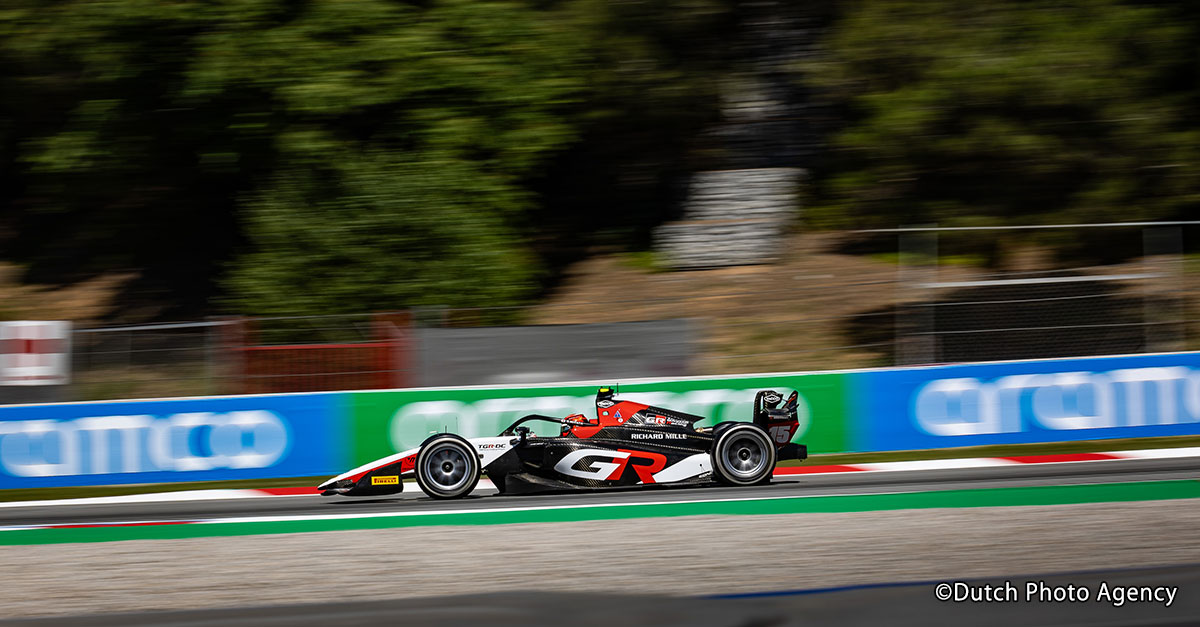 カタルニア・サーキットで開催された2025年FIA-F2の第6戦で走行するART Grand Prixの宮田莉朋