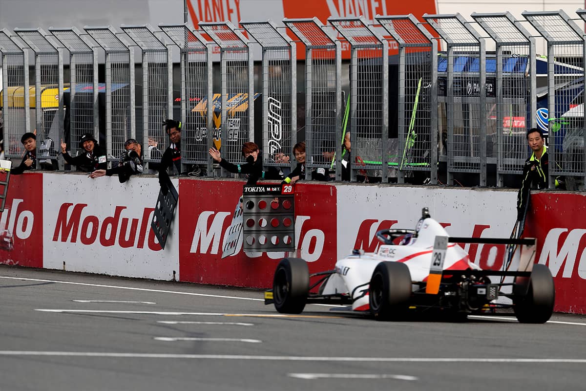 #29 鈴⽊ ⽃輝哉