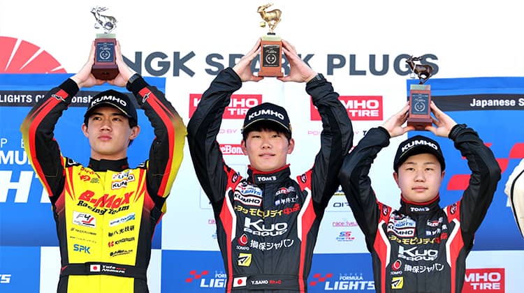 TGR-DCドライバーの18歳 佐野雄城がデビュー戦完全制覇