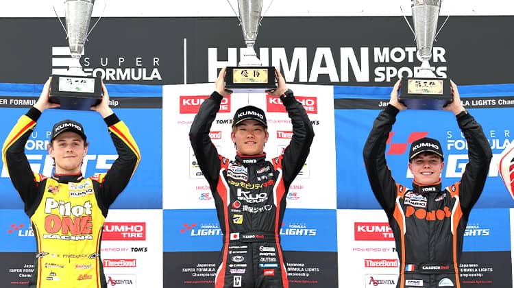 TGR-DCドライバーの佐野雄城がデビューから開幕4連勝