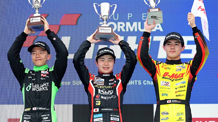 TGR-DCドライバーの小林利徠斗が第14戦で今季初勝利、第15戦で3位、エステバン・マッソンが第13戦で2位表彰台獲得