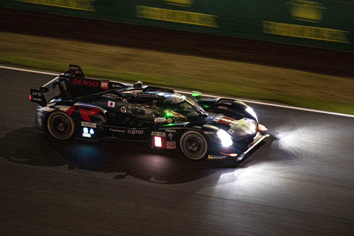 ル・マン24時間レース公式練習2回目で走行するGR010 HYBRID 8号車