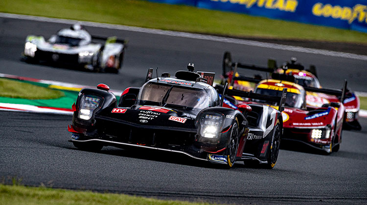 7号車が14番手スタートから一時は首位を争うも8位でポイント獲得！8号車はアクシデントとペナルティにより、16位フィニッシュ