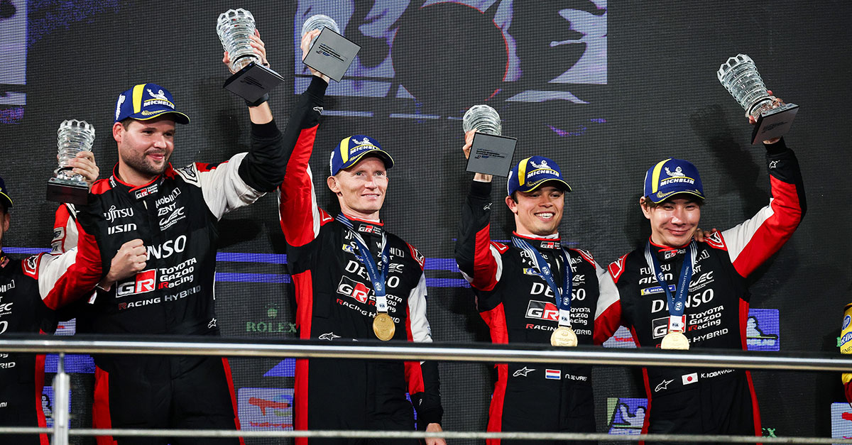 今季初勝利をで表彰台に上がった小林可夢偉、マイク・コンウェイ、ニック・デ・フリース。WEC 第8戦 バーレーン8時間レースはTOYOTA GAZOO Racingがワンツーフィニッシュを飾った