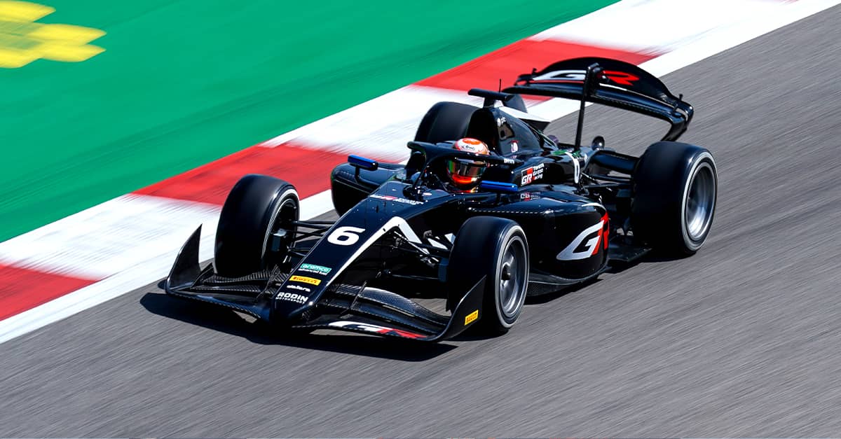 宮田莉朋がFIA-F2にデビュー。レース1,2ともにバトルを繰り広げ9位入賞、ポイント獲得