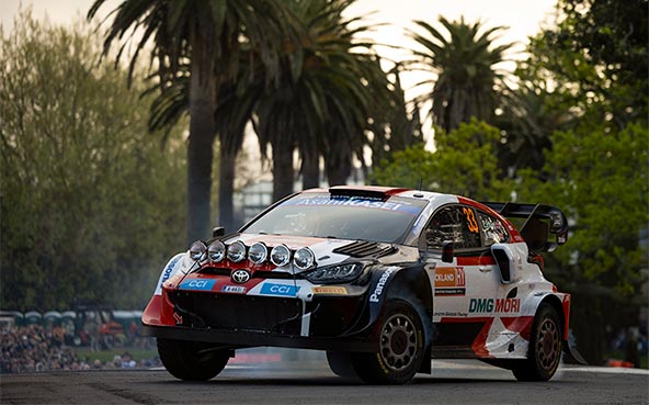 ニュージーランド北島のオークランドでラリーがスタート、勝田がGR YARIS Rally1 HYBRID最上位の総合4位につける。