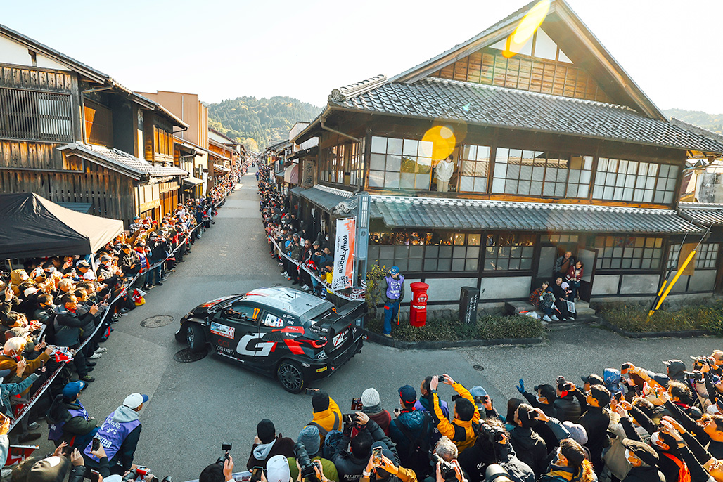 17号車（セバスチャン・オジエ、ヴァンサン・ランデ）