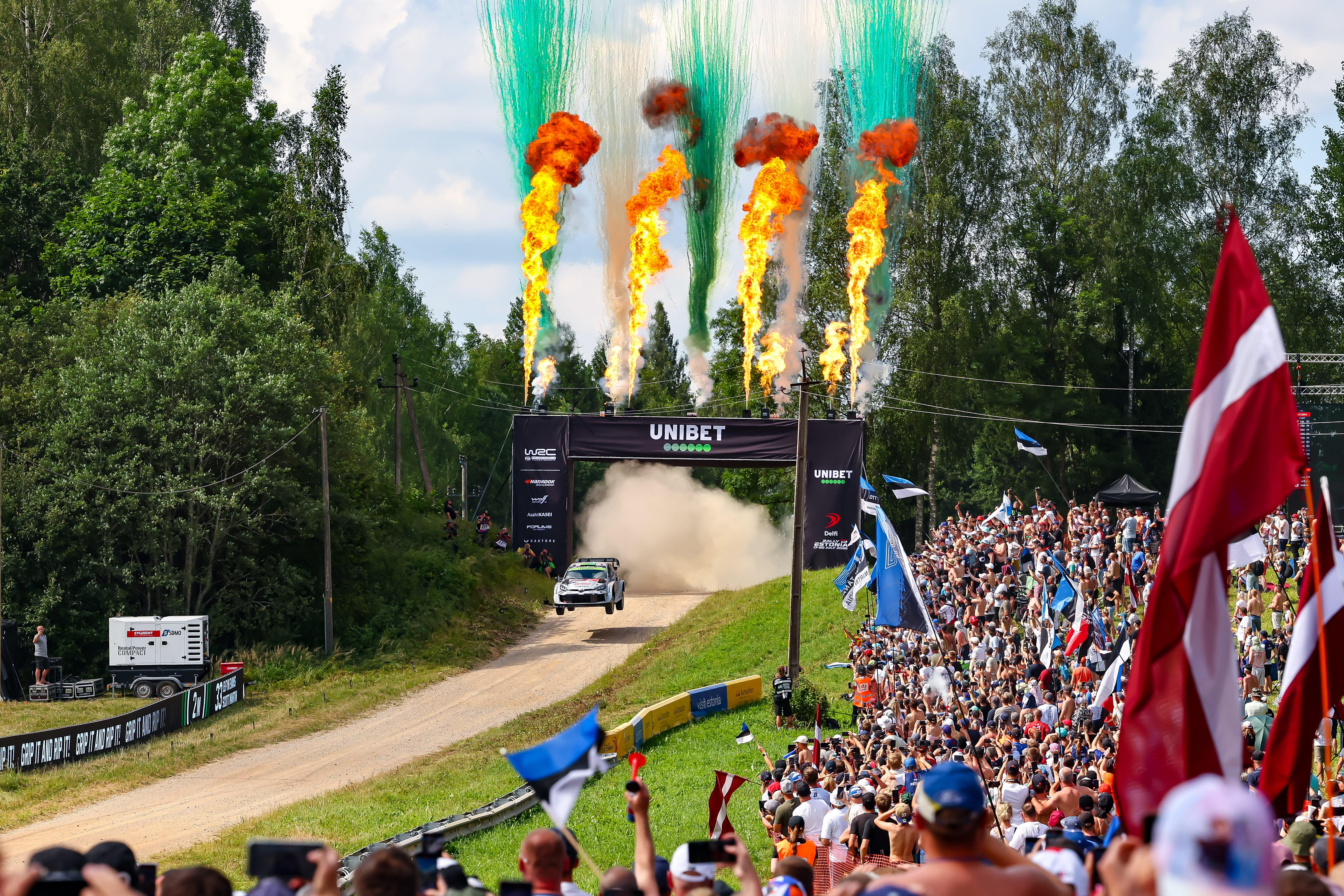 WRC 2025 Rd.8 デイ3 | 2025 | プレスリリース | WRC - FIA 世界ラリー