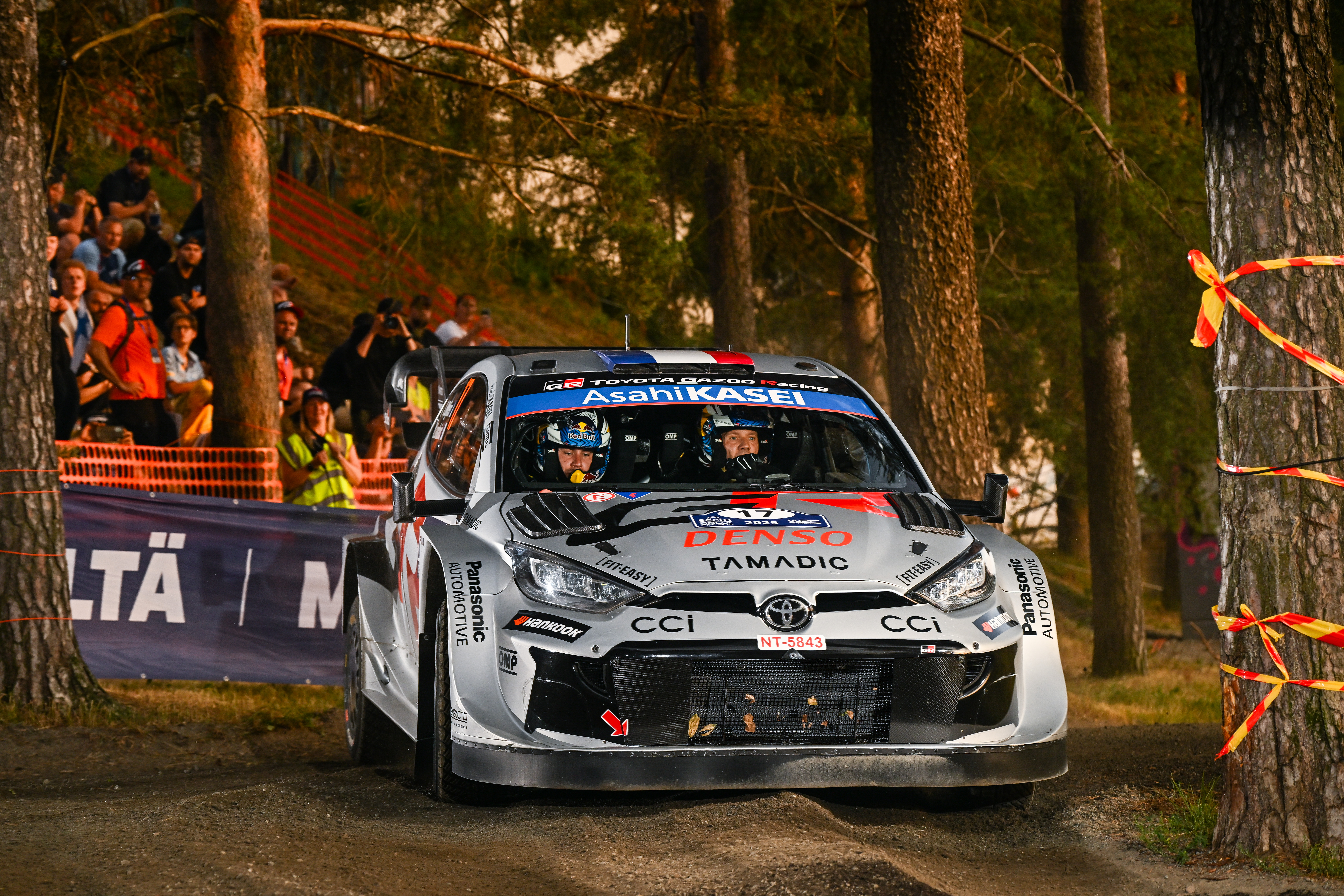 WRC 2025 Rd.9 デイ1 | 2025 | プレスリリース | WRC - FIA 世界ラリー