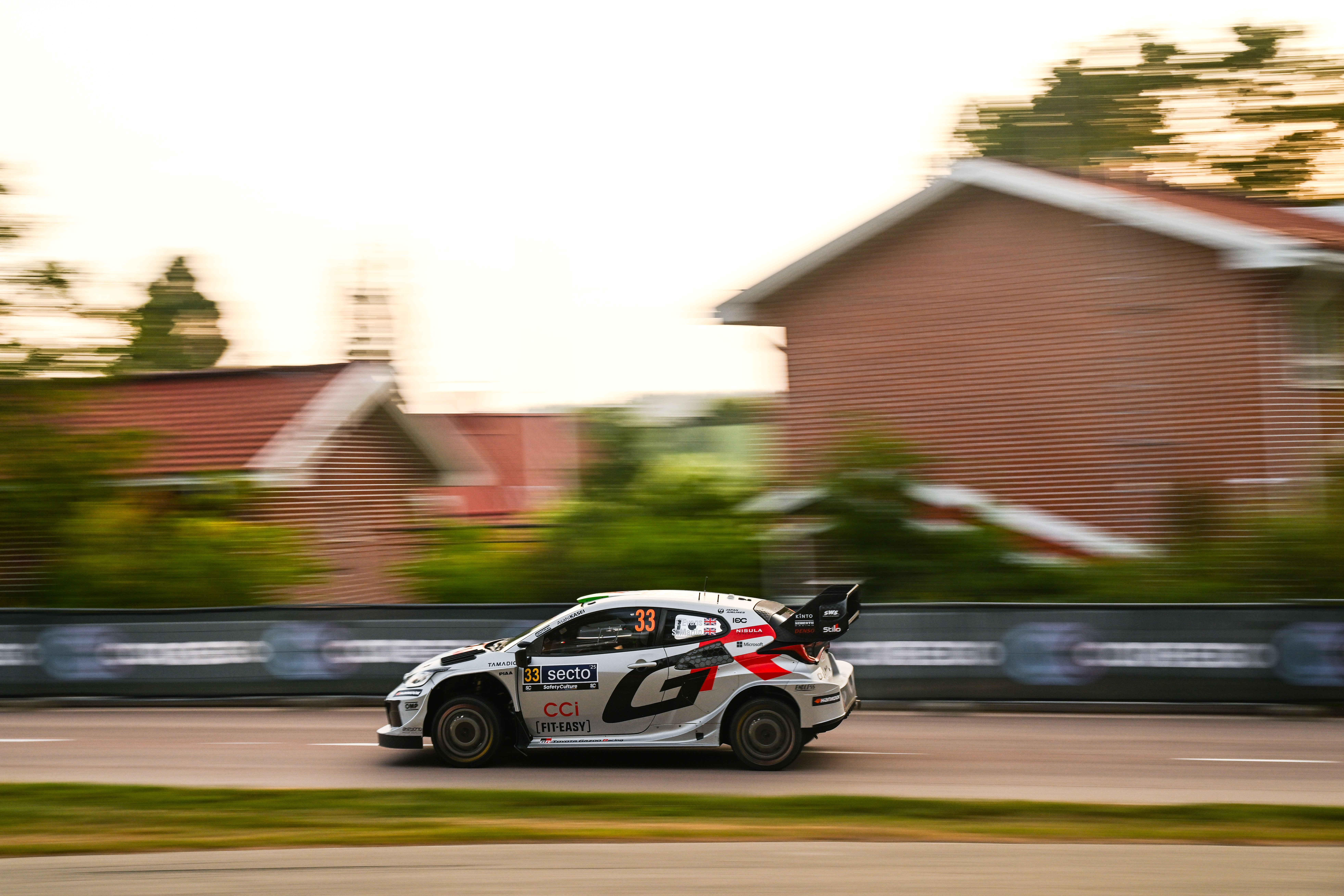 WRC 2025 Rd.9 デイ1 | 2025 | プレスリリース | WRC - FIA 世界ラリー