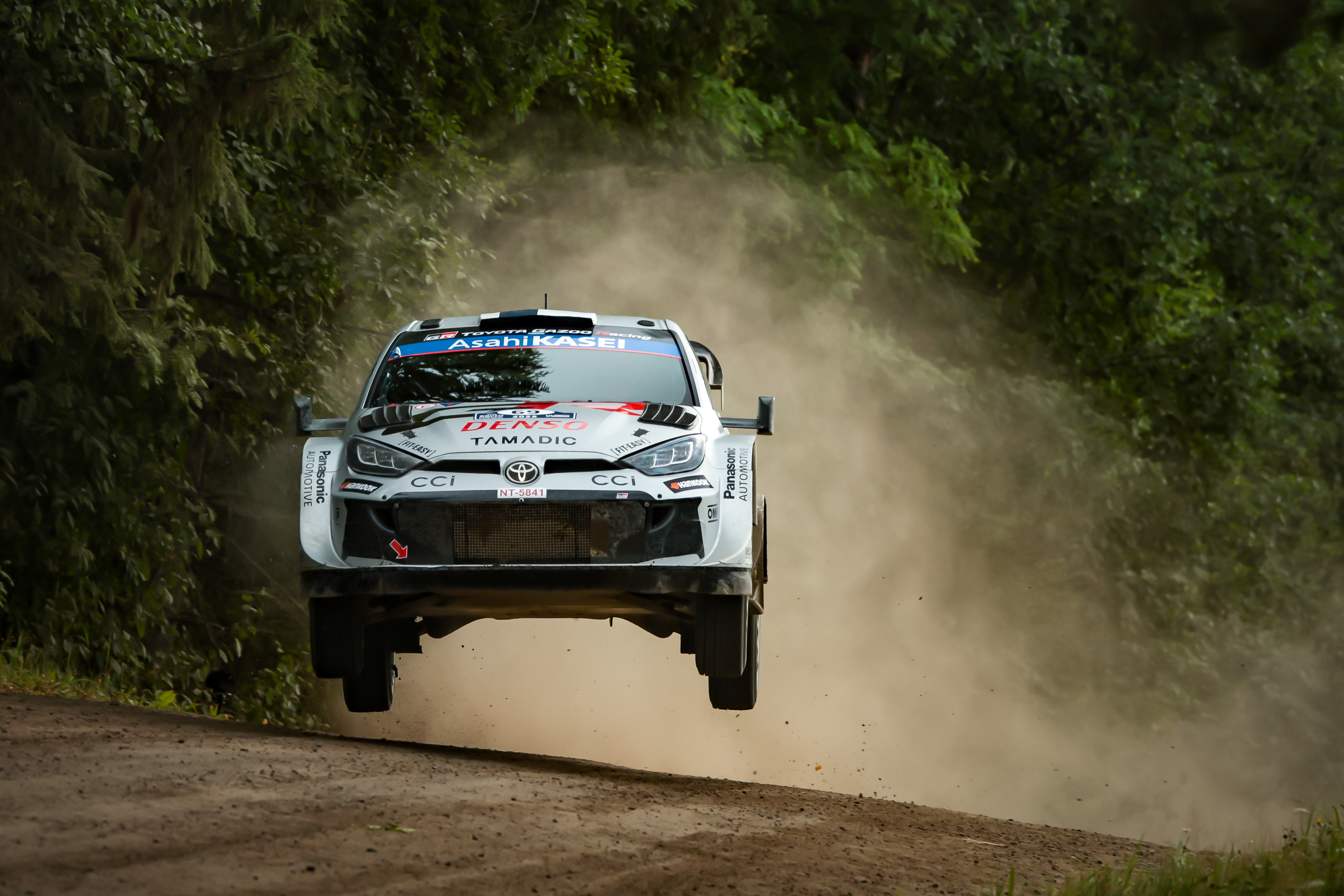 WRC 2025 Rd.9 デイ2 | 2025 | プレスリリース | WRC - FIA 世界ラリー